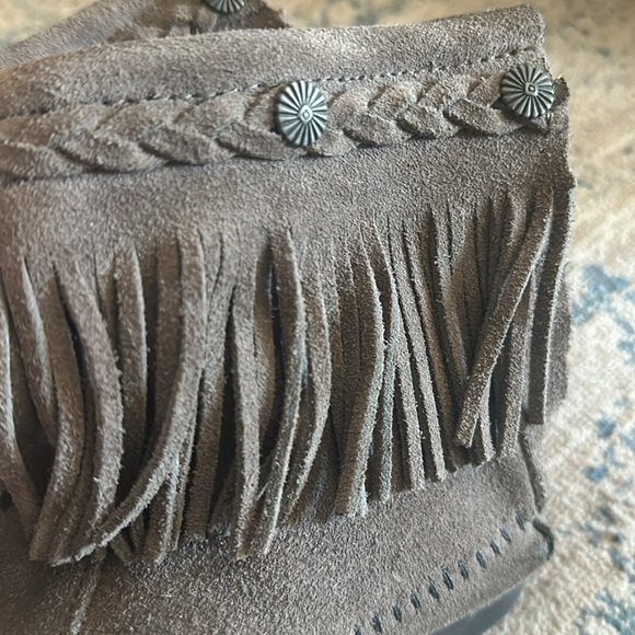 Cute Gray leather Minnetonka moccasins women’s size 7 - Picture 7 of 7